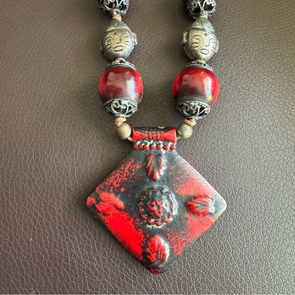 Elegant Red and Silver Beaded Necklace - Picture 2 of 7